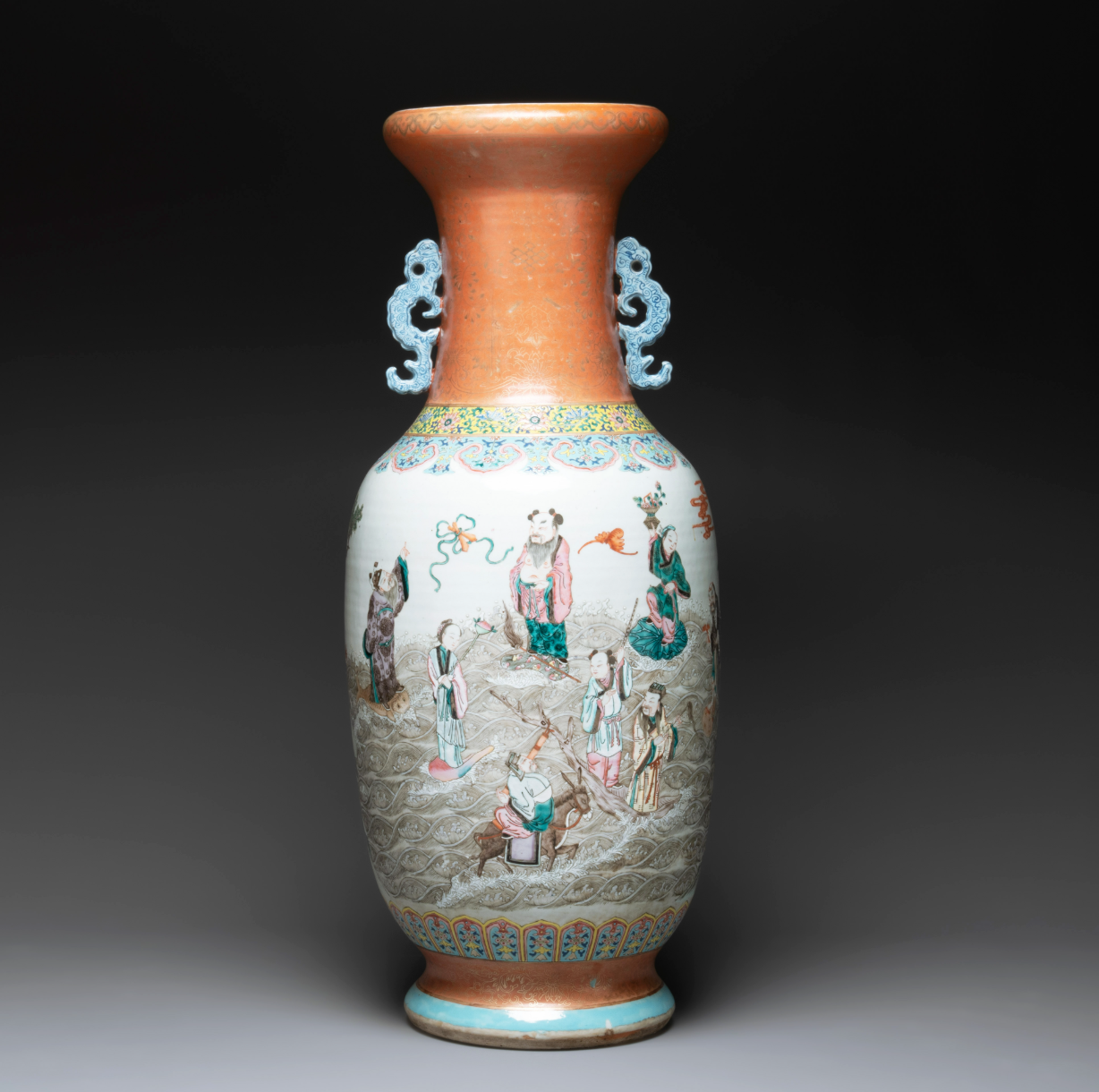 Chinese porcelain vase (decorative use only)